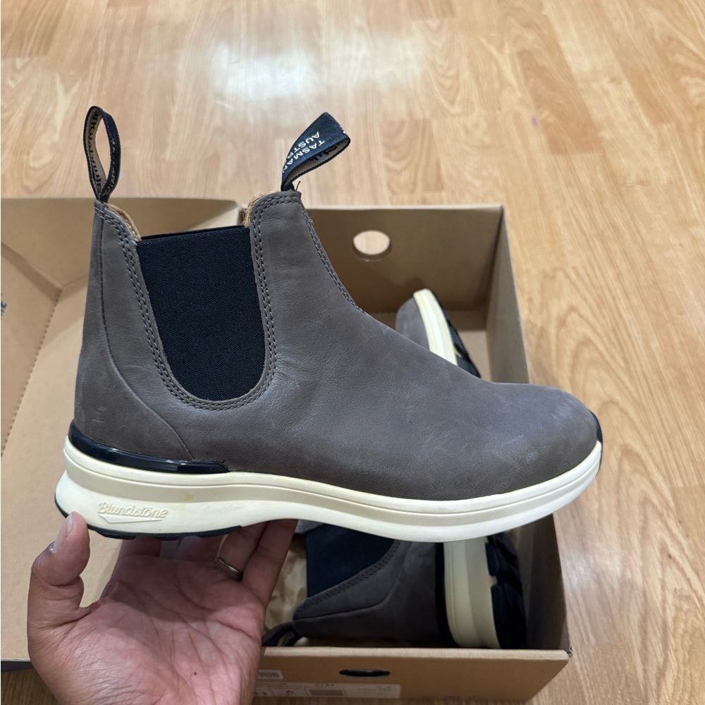 Blundstone Women’s Elastic Sided Boot Active Size 6